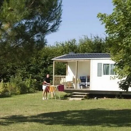 Du Pas Des Biches מלון Celles (Charente-Maritime)