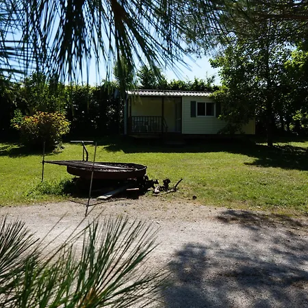 Du Pas Des Biches מלון Celles (Charente-Maritime)